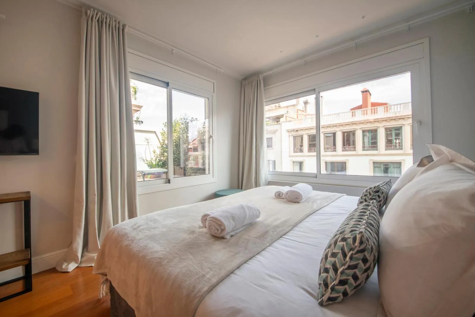 Atico Duplex Con Cinco Dormitorios Barcelona 0*,  Spanien