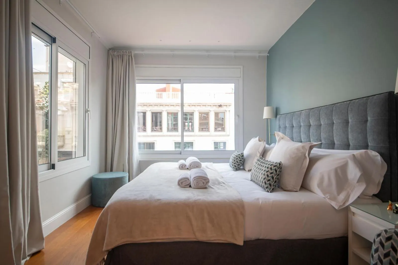 Atico Duplex Con Cinco Dormitorios Barcelona Spanyolország