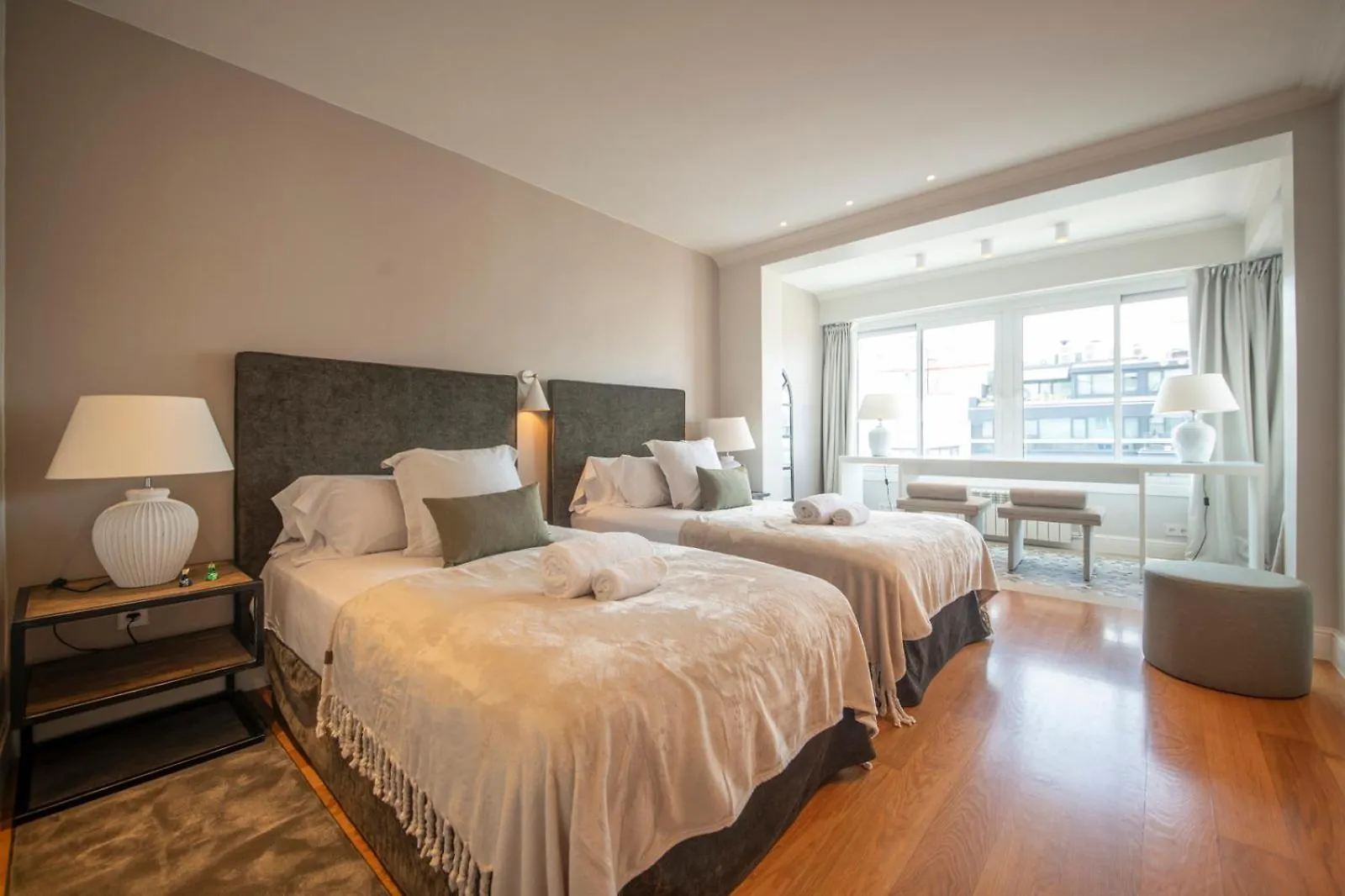 Atico Duplex Con Cinco Dormitorios Barcelona Spanyolország